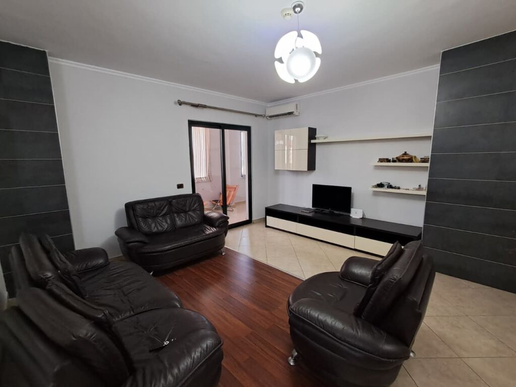 Jepet me qira apartament 2+1 te Markata, Durrës