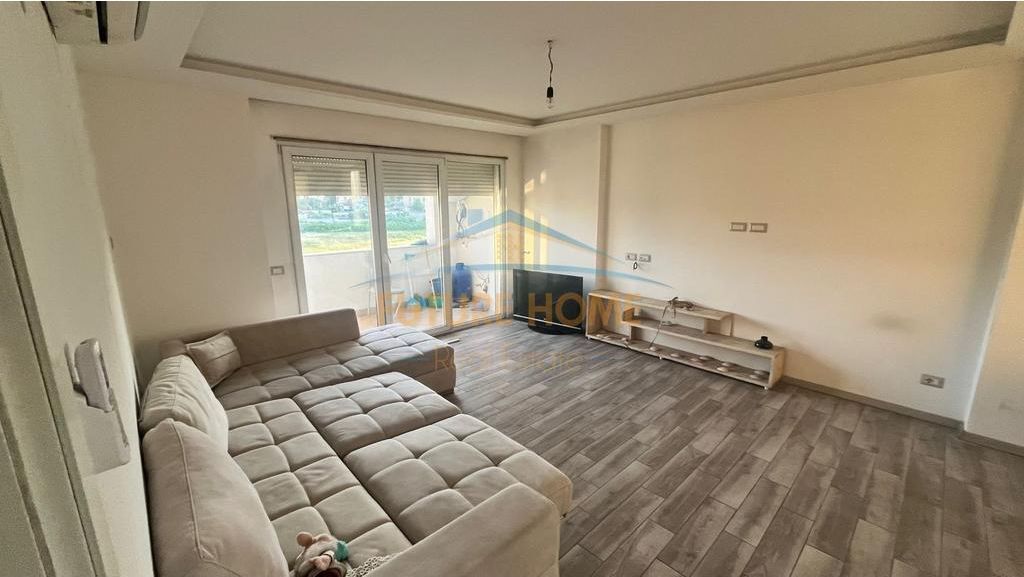 Shitet, Apartament 2+1+2, Unaza e Re.