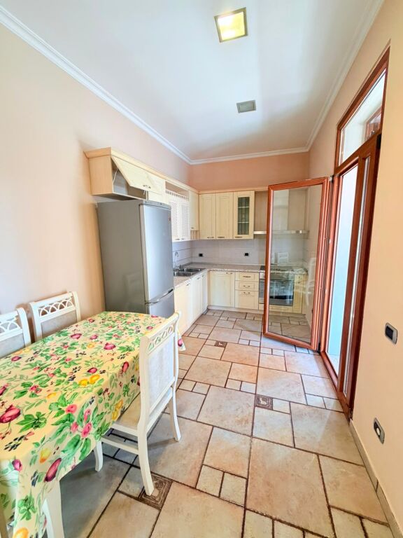 JEPET ME QERA APARTAMENT 3+2 PRANE ALBANIAN COLLEGE, DURRES