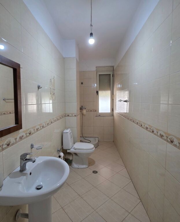 Astir prane Viles L jepet apartament me qera 2+1+2wc