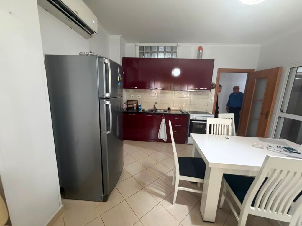Jepet me qera 2+1 fresk mobiluar ashensor 38000 lek