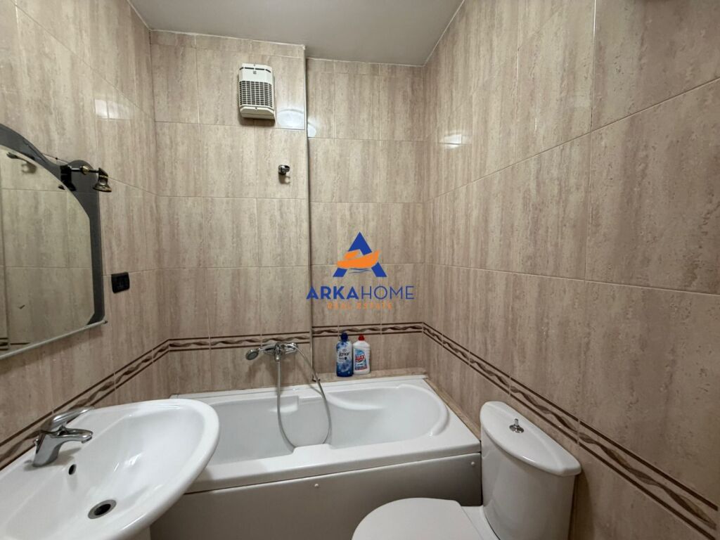 JEPET APARTMENT ME QERA 2+1+BALLKON "RRUGA QEMAL STAFA, PERBALLE PROKURORISE" 1000 EURO