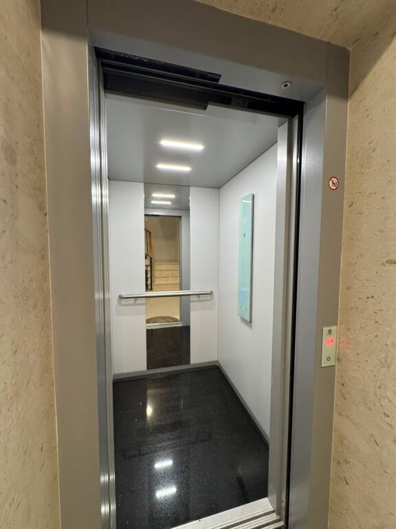 SHITET APARTAMENT 2+1+2 +POST PARKIMI  , RRUGA E ELBASANIT PRANE XIBRAKUT