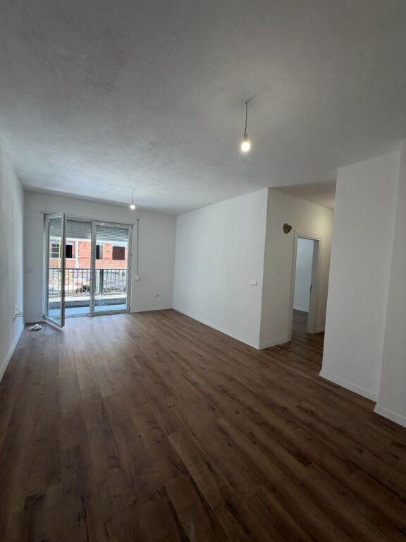 Shitet apartament 2+1+2 i perfunduar tek Univers City