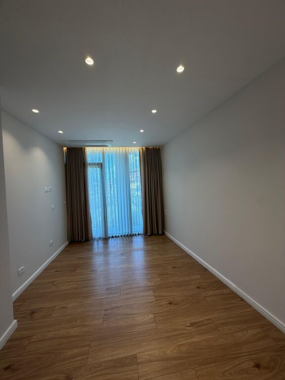 🏢 JEPET ME QIRA AMBIENT ZYRASH – LAKE VIEW
