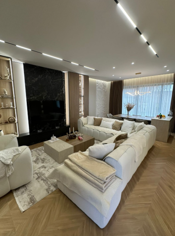 Luxury Villa for Sale – Roses Residence, Farkë e Vogël
