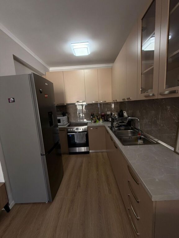 Mine Peza - Jepet 2+1+ Verande Luxury Prane Prokurorise Pallat i 2024 Kati i 4 Apartamenti eshte i investuar ne detaj per banim me kushtet me te mira te jeteses Pallati eshte ndertim i 2024 Jepet per periudhe afatgjate CMIMI NE LEKE