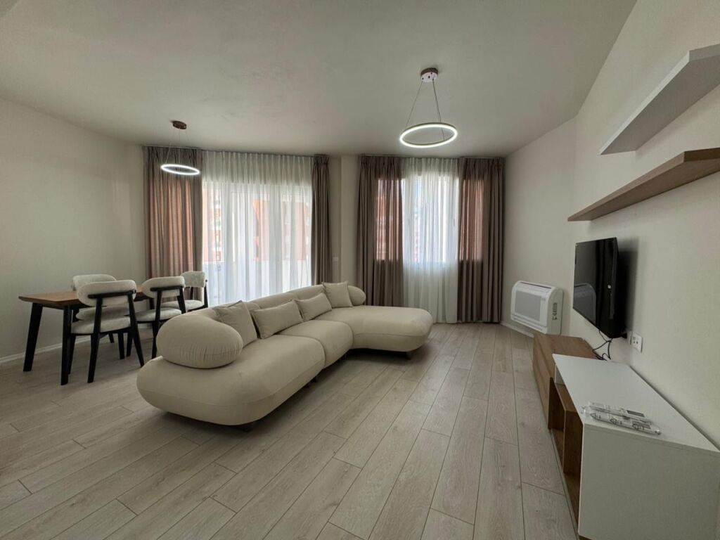 Apartament 2+1, Astir!