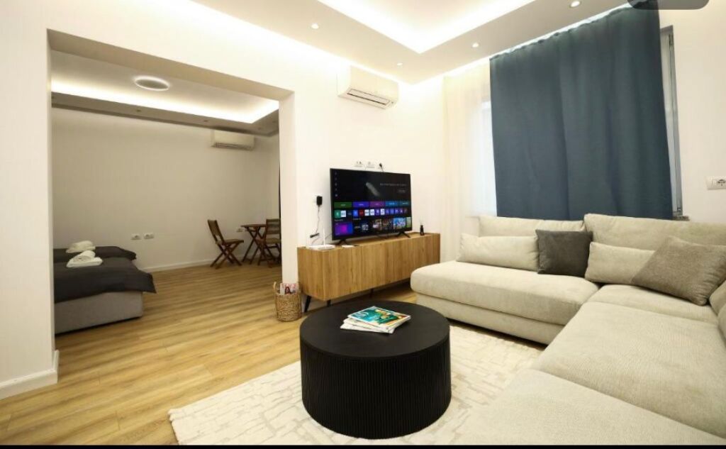 🏡 Jepet me Qira Apartament 2+1 në Qendër të Tiranës
