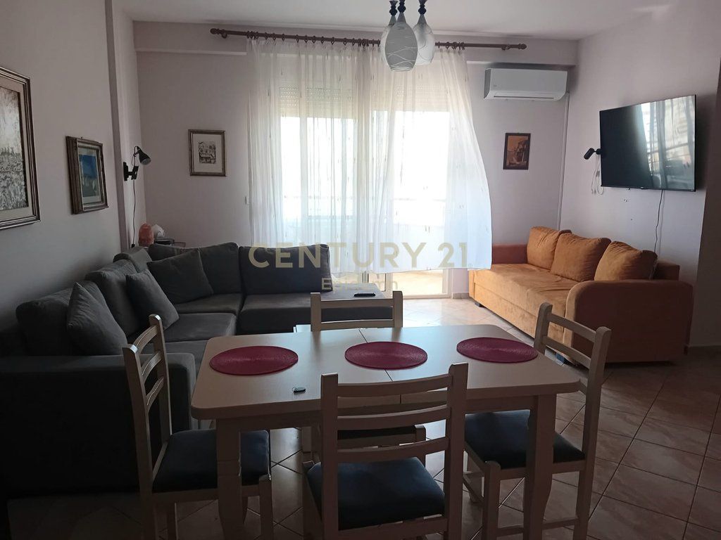 Jepet me qira apartament 2+1+2 me pamje nga deti ne Vollga