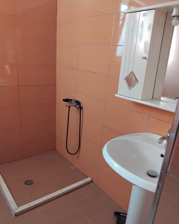 Rent | Shtëpi private 1 + 1 | Rruga Jordan Misja | 300 €/month