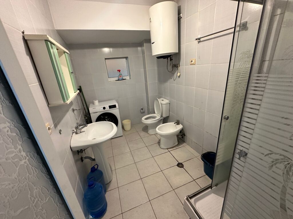 Apartament 2+1 me qera ne Kinostudio prane Tv Klan