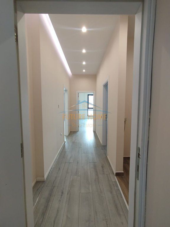 Qera, Ambient Biznesi, Kompleksi Square 21,Tiranë