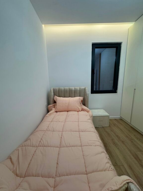 SHITET APARTAMENT 2+1+2 +POST PARKIMI  , RRUGA E ELBASANIT PRANE XIBRAKUT