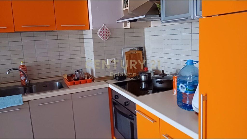 Jepet me qira apartament 2+1+2 me pamje nga deti ne Vollga