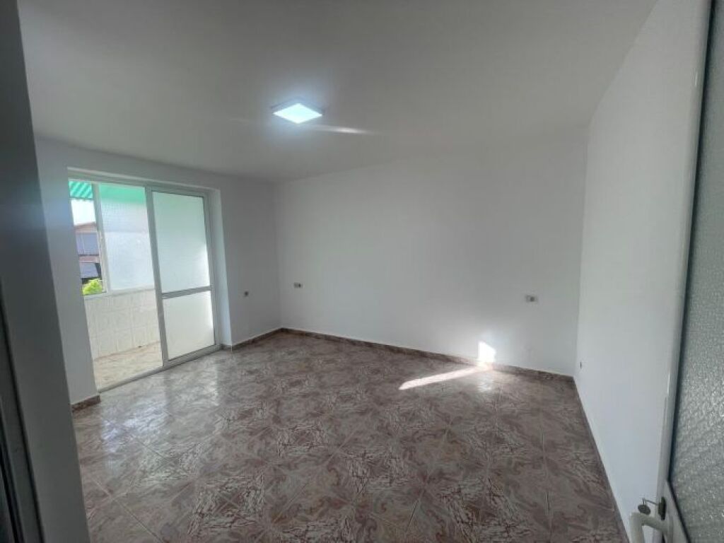 Apartament 2+1 per qera Rr Ferit xhajko !