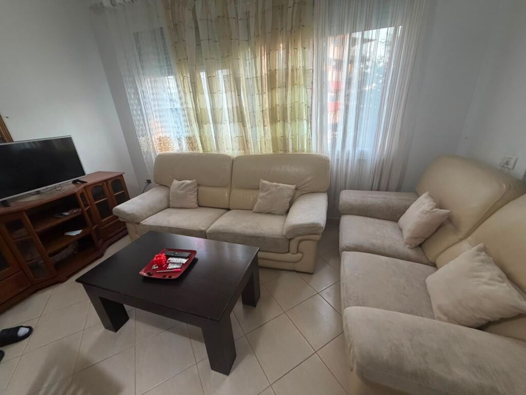 Jepet me qera 2+1 fresk mobiluar ashensor 38000 lek