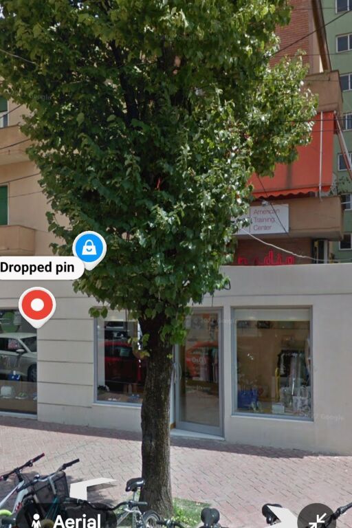 Jepet me qera  ambient  biznesi  ne zemër  te  bllokut  