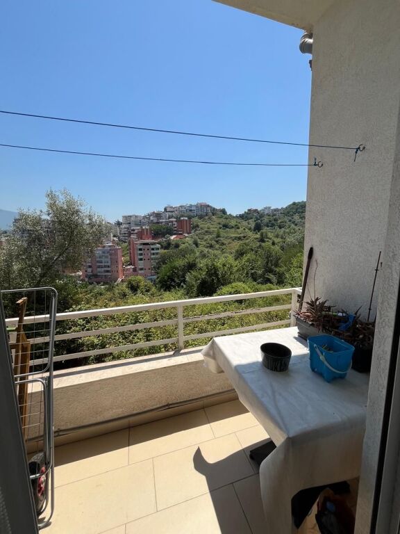 Jepet me qera apartament 2+1, Kodra e Diellit, Tiranë