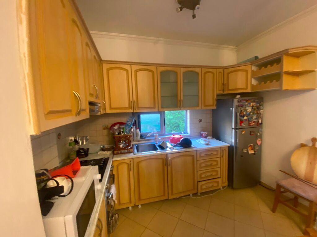 JEPET ME QIRA, APARTAMENT 1+1, Fresk