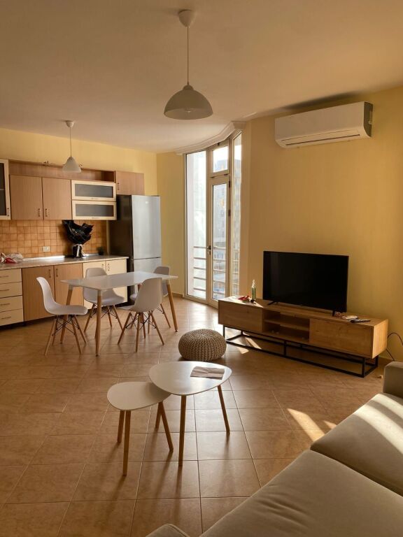 JEPET APARTAMENT ME QERA 1+1, RRUGA E KAVAJES