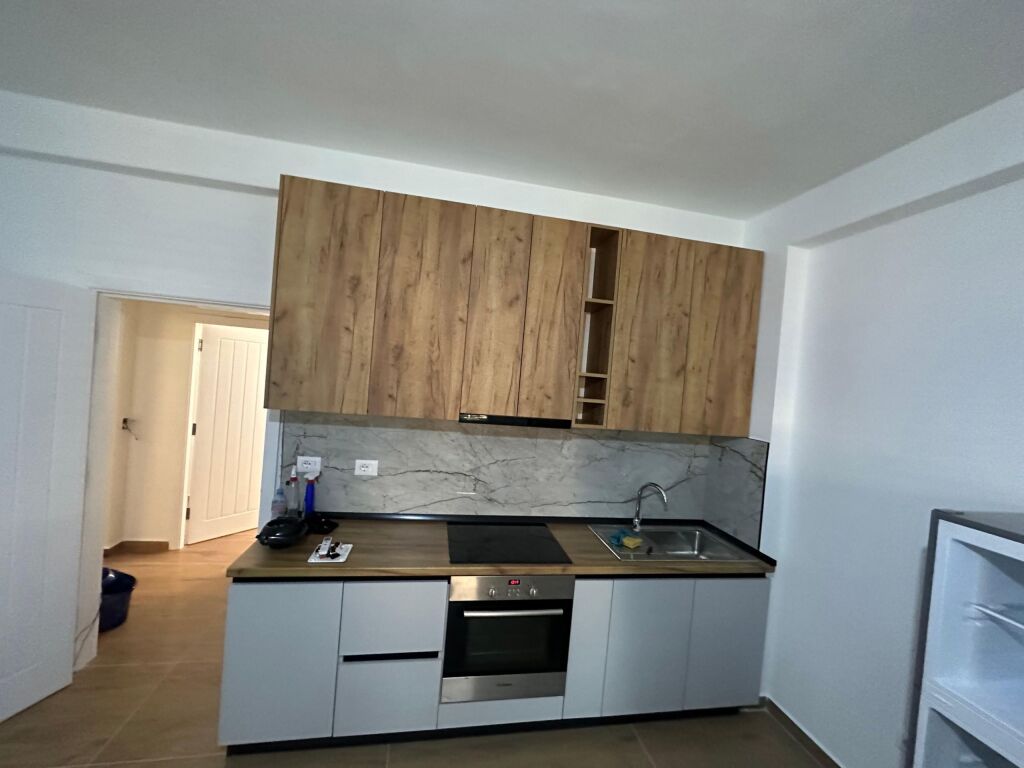 Rent | Vilë 1 + 1 | Rruga Sejdi Avdia | 300 €/month