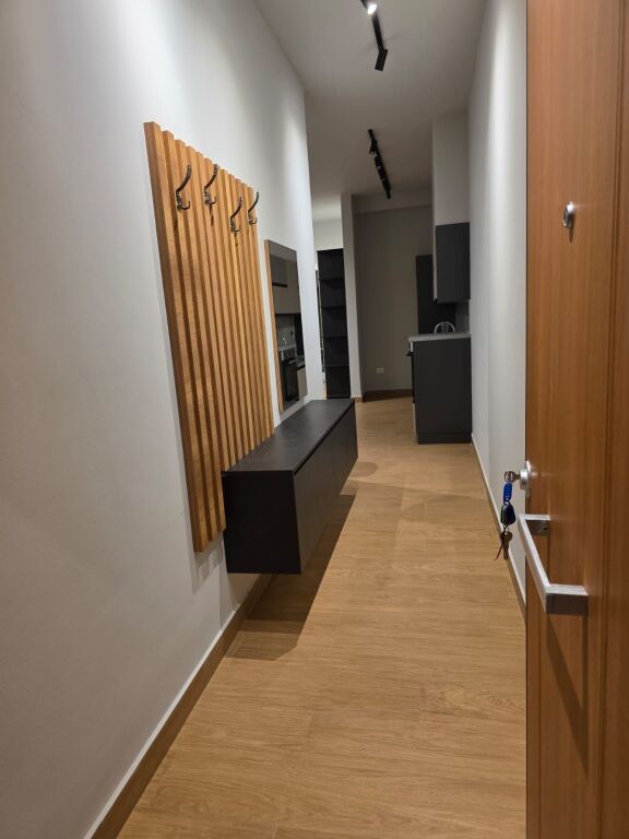 Apartament 1+1+1 post parkimi me qira