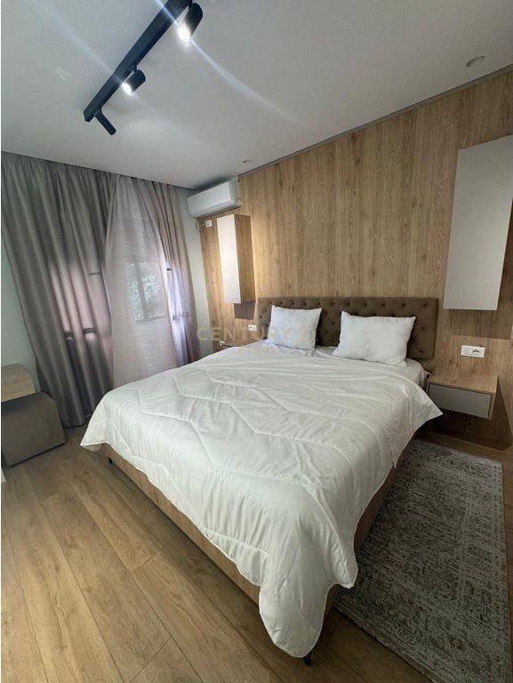 Jepet me qira apartament 1+1 – Komuna e Parisit