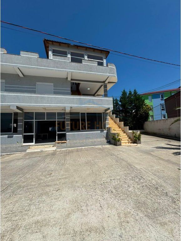 Qera, Vilë 3-katëshe + Papafingo , Babrru