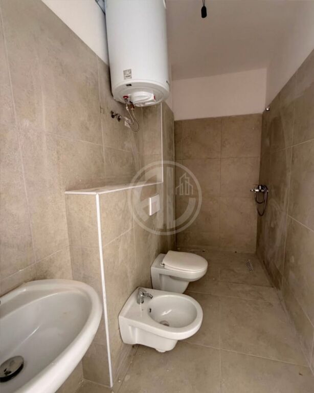 🏡 Garsoniere për Shitje – Mali i Robit,
