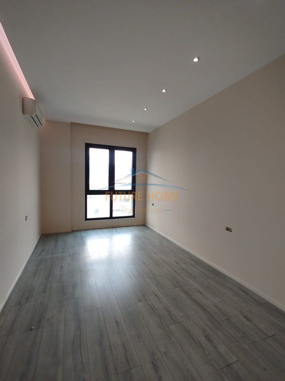 Qera, Ambient Biznesi, Kompleksi Square 21,Tiranë