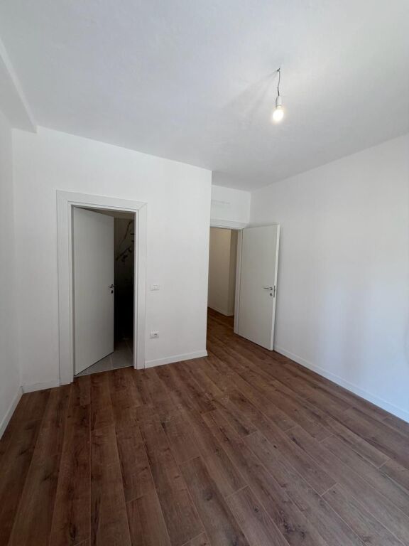 Shitet apartament 2+1+2 i perfunduar tek Univers City
