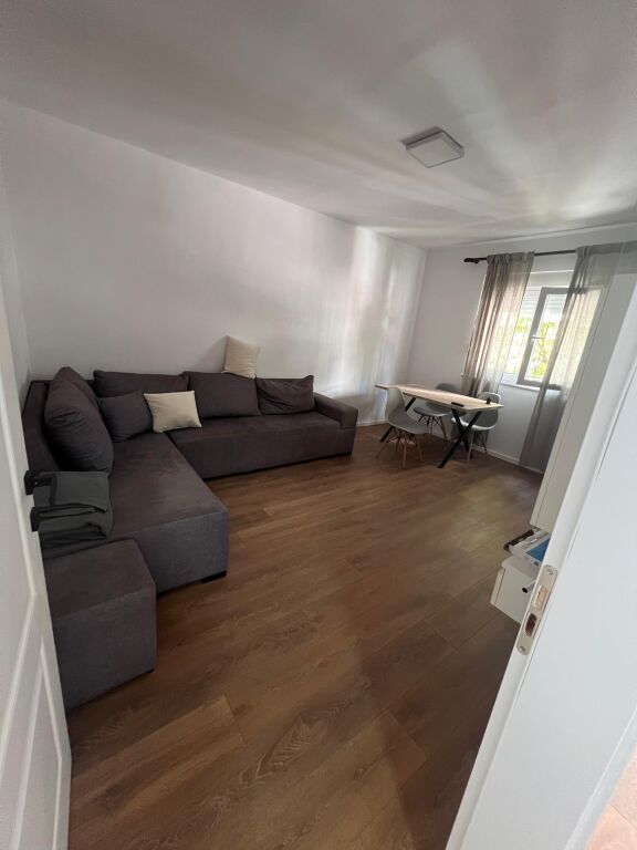 Shitet apartament 1+1 📍Laprakë, pranë KMY