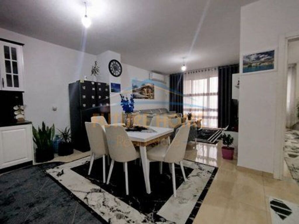 Shitet, Apartament 1+1, Kamez