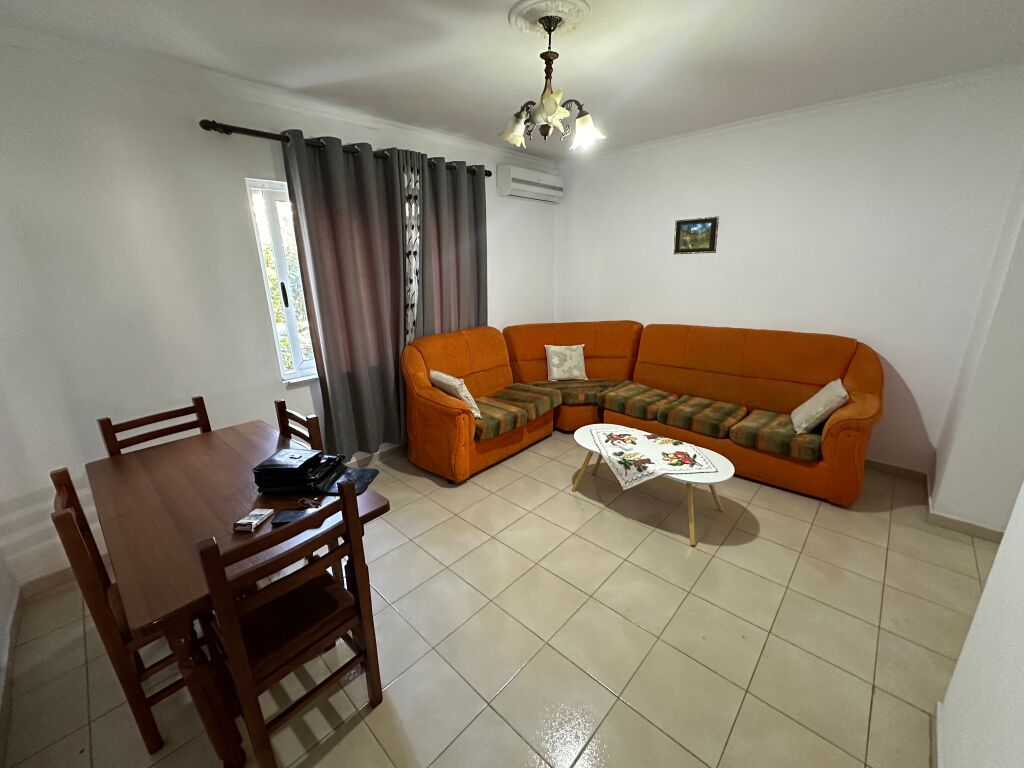 Apartament 2+1 me qera ne Kinostudio prane Tv Klan