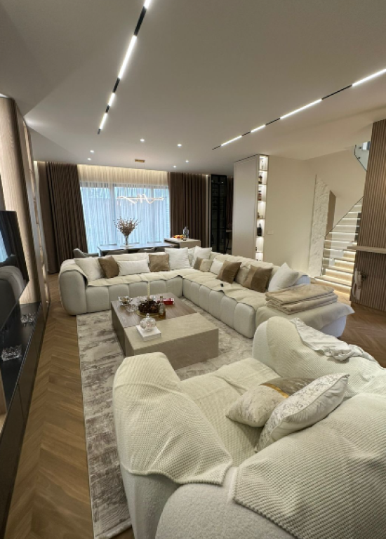 Luxury Villa for Sale – Roses Residence, Farkë e Vogël