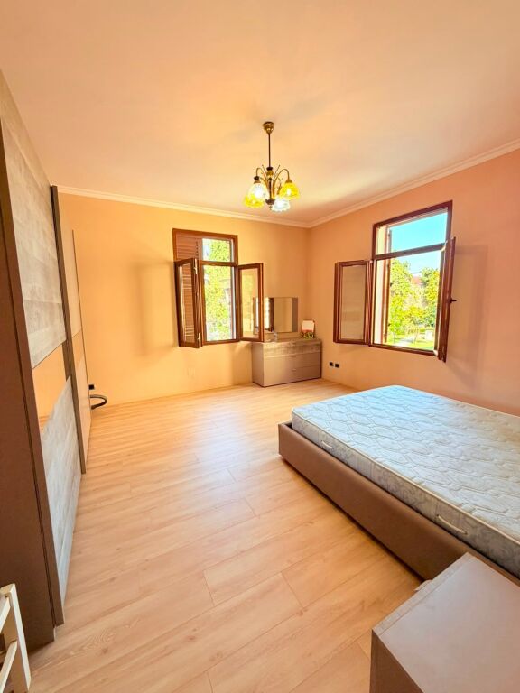 JEPET ME QERA APARTAMENT 3+2 PRANE ALBANIAN COLLEGE, DURRES