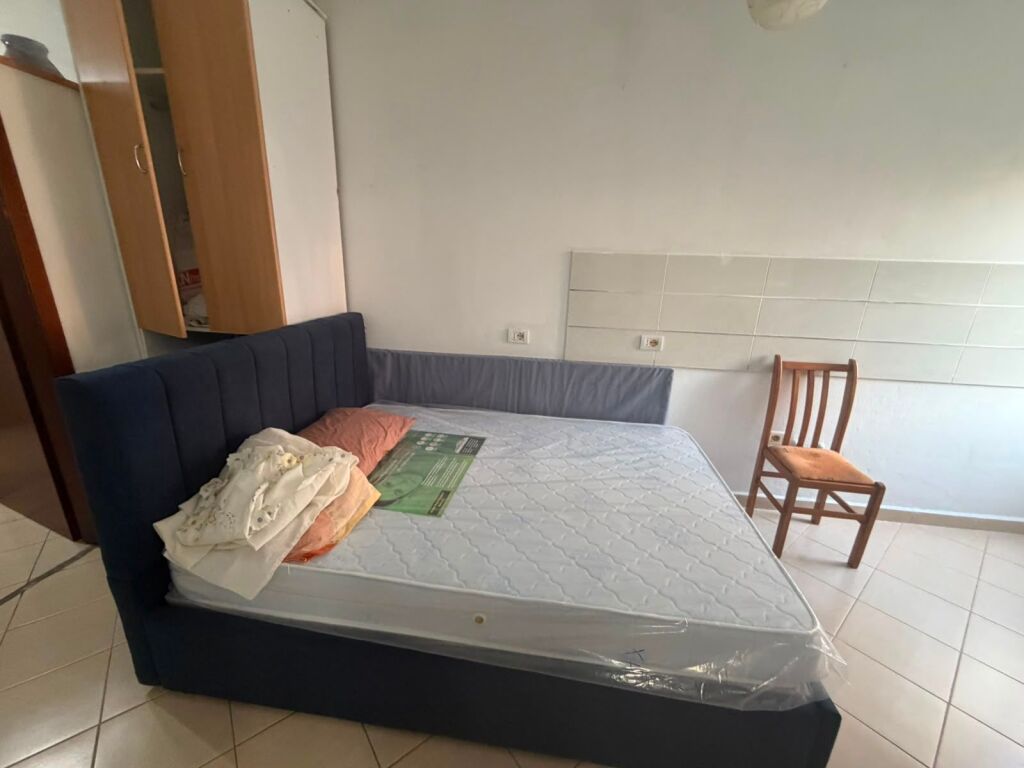 Jepet me qera 2+1 fresk mobiluar ashensor 38000 lek