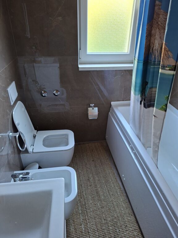 Qera | Vilë 6 + 1 | Selitë | 2200 €/muaj