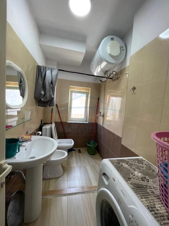 Affitto, Appartamento 1+1, Blloku, Tirana. AL71085