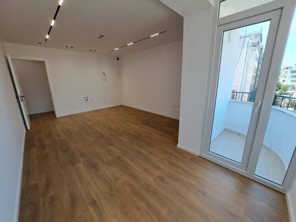 Shitet Apartament 1+1, 21 Dhjetori, Rruga Muhamet Gjollesha (ID 51110001)