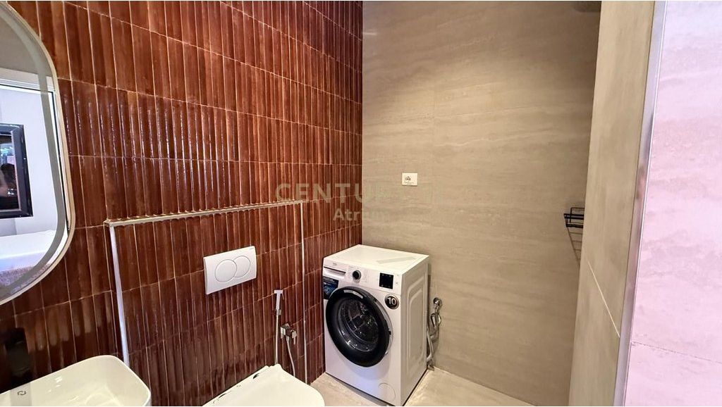 Apartment 1+1 For Rent in Pazari i Ri, Tirana - 700€ | 98 m²