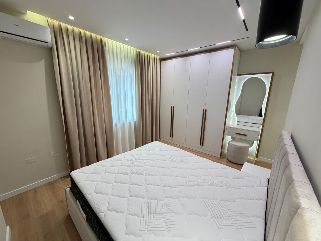 Shitet Apartament 2+1+2 Yzberisht, tek Kmy