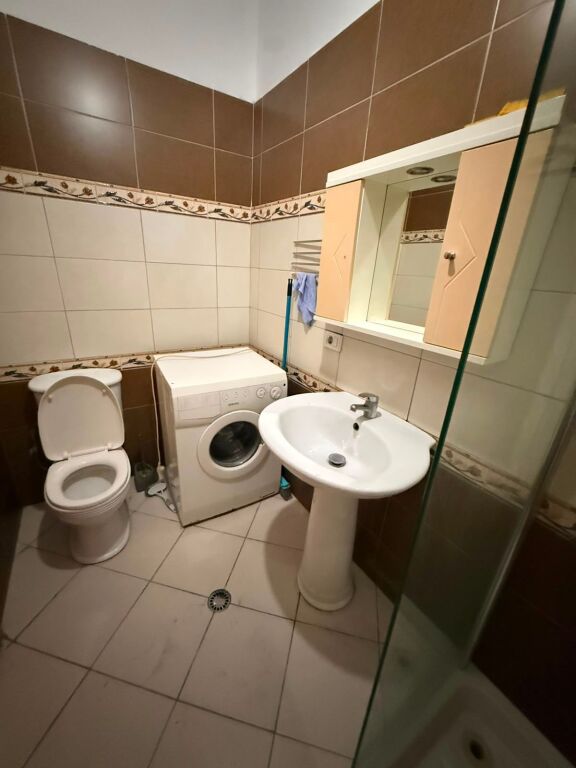 Affitto | Apartament 1 + 1 | Yzberisht | 380 €/mese