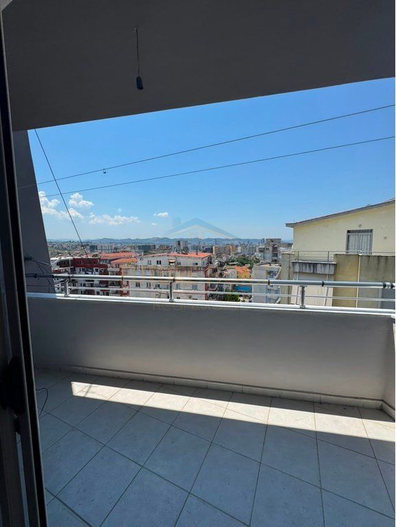 Shitet, Apartament 1+1, Rruga Shefqet Kuka, Fresk