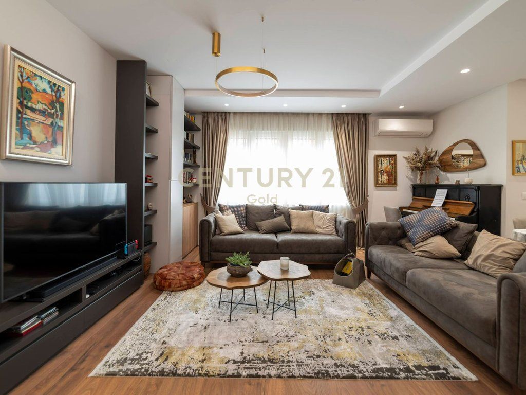 Appartamento di Lusso in Affitto nel Cuore di Tirana – Via Barrikadave, vicino a Piazza Skënderbej