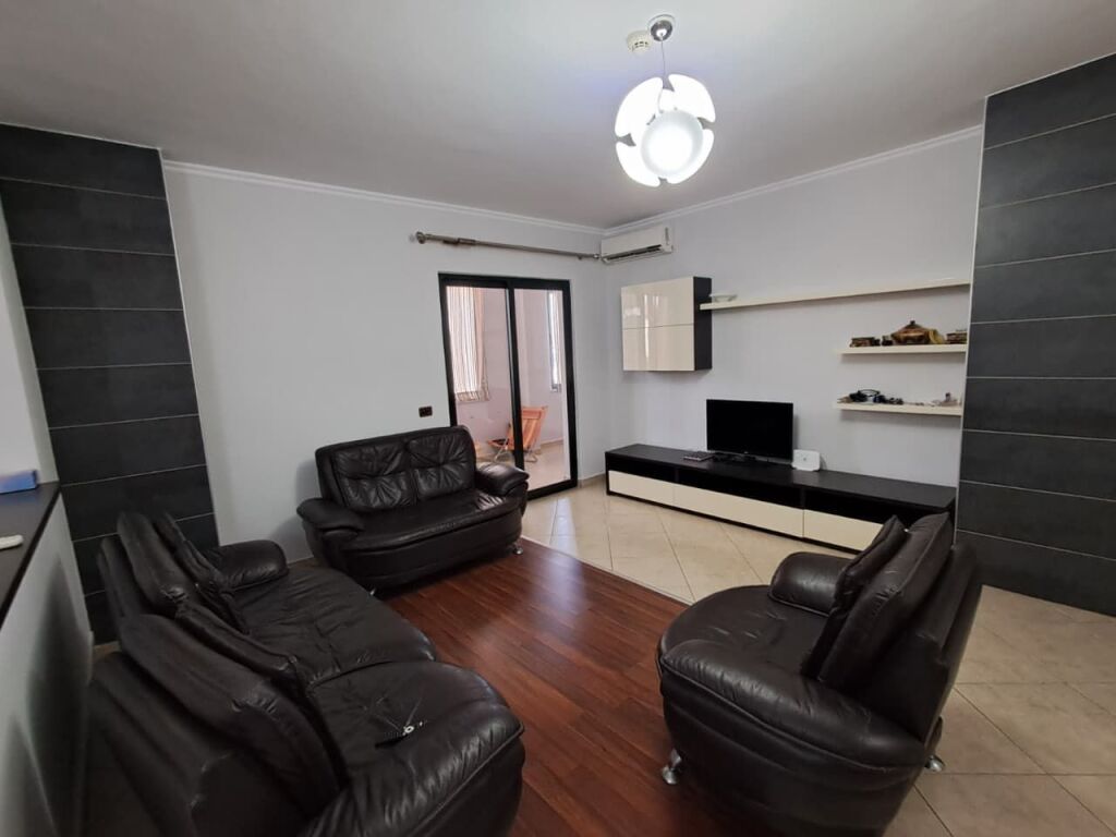 Jepet me qira apartament 2+1 te Markata, Durrës