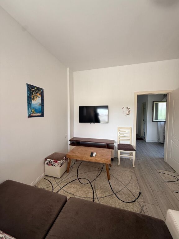 Qera | Shtëpi private 1 + 1 | Rruga 5 Maji | 350 €/muaj