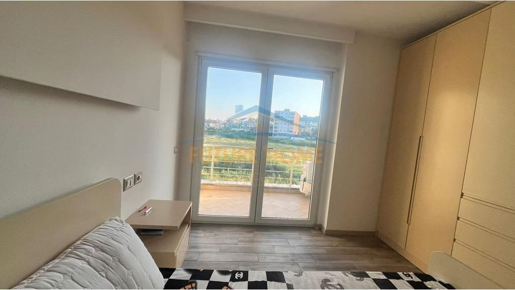 Shitet, Apartament 2+1+2, Unaza e Re.