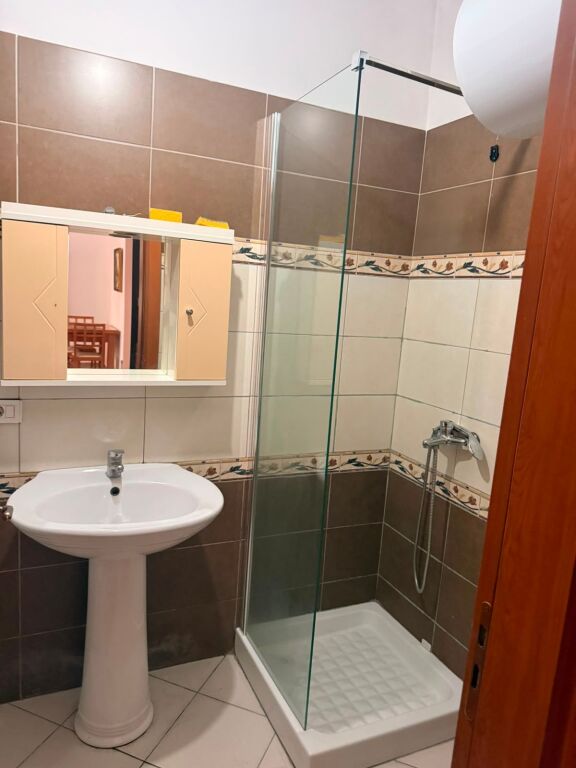 Affitto | Apartament 1 + 1 | Yzberisht | 380 €/mese